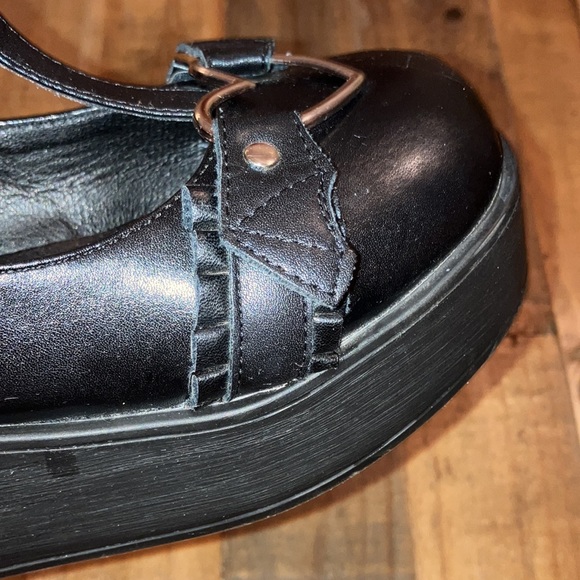 Gerulita platform shoes t-strap buckle silver heart detail - Picture 6 of 9